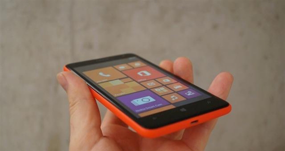 Lumia 1320 màn hình lớn giá rẻ lộ diện