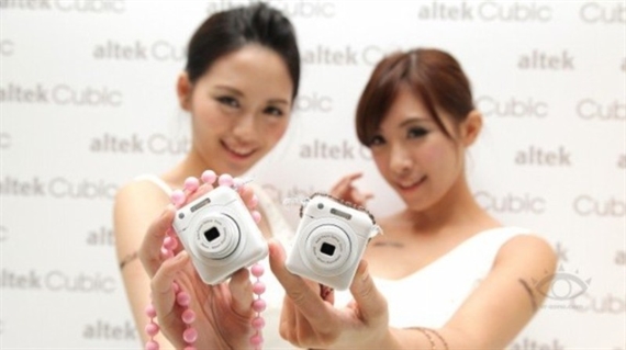 Altek Cubic - Ống kính rời giá rẻ cho tablet và smartphone