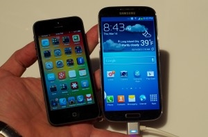 Galaxy S4 được yêu thích hơn iPhone 5