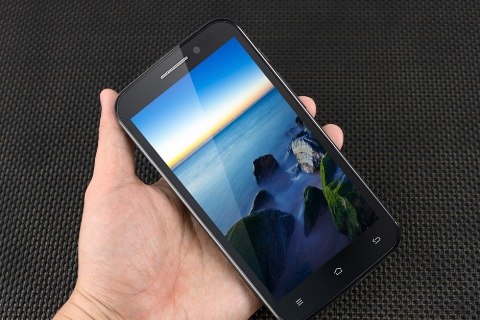Smartphone Revo HD4 giá rẻ siêu bền