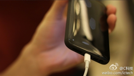 Hé lộ ảnh iPhone 4 inch vỏ nhựa giá rẻ