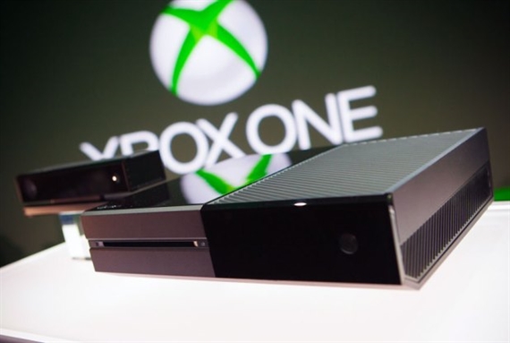 Giá bán Xbox One và PS4 hé lộ