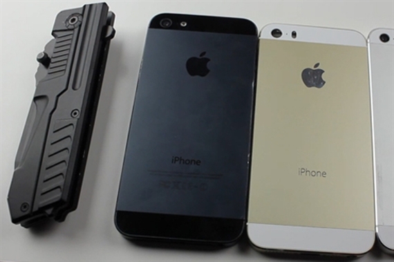 Thử khả năng chống xước của iPhone 5S