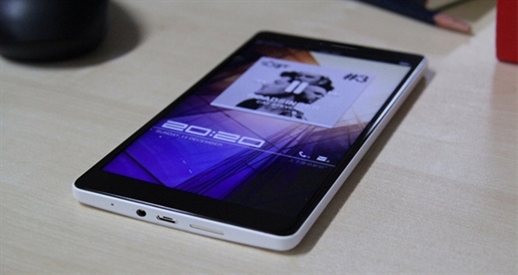 Smartphone Full HD có cảm ứng mặt lưng