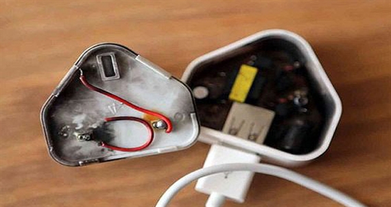 Sạc iPhone mới phát nổ chỉ sau vài ngày sử dụng
