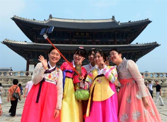Hàn Quốc phạt tiền và bỏ tù những người bán gậy selfie?