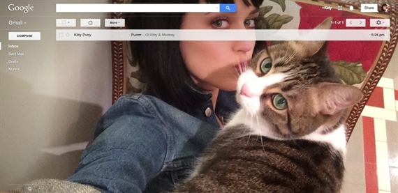Gmail Selfie - trò đùa với ảnh nền “tự sướng”