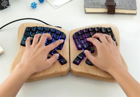 Ngắm bàn phím cánh bướm giá hơn 6 triệu đồng cực đẹp