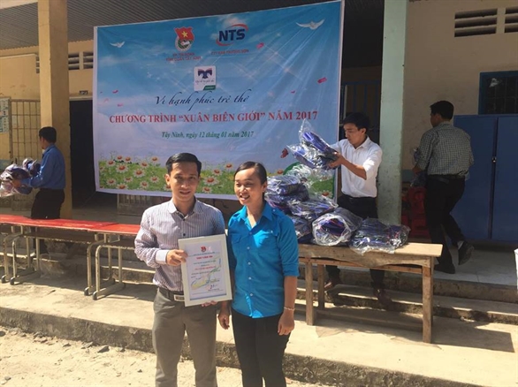 Quỹ hỗ trợ giáo dục Nam Trường Sơn Kaspersky trao tặng quà khuyến học cho học sinh các tỉnh Tây Ninh, Bình Phước, Vĩnh Long, Long An